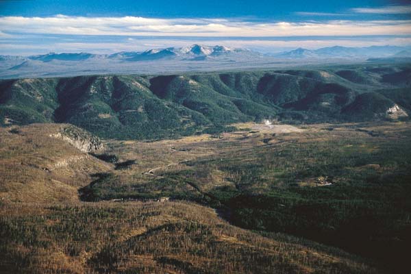 yellowstone caldera rim